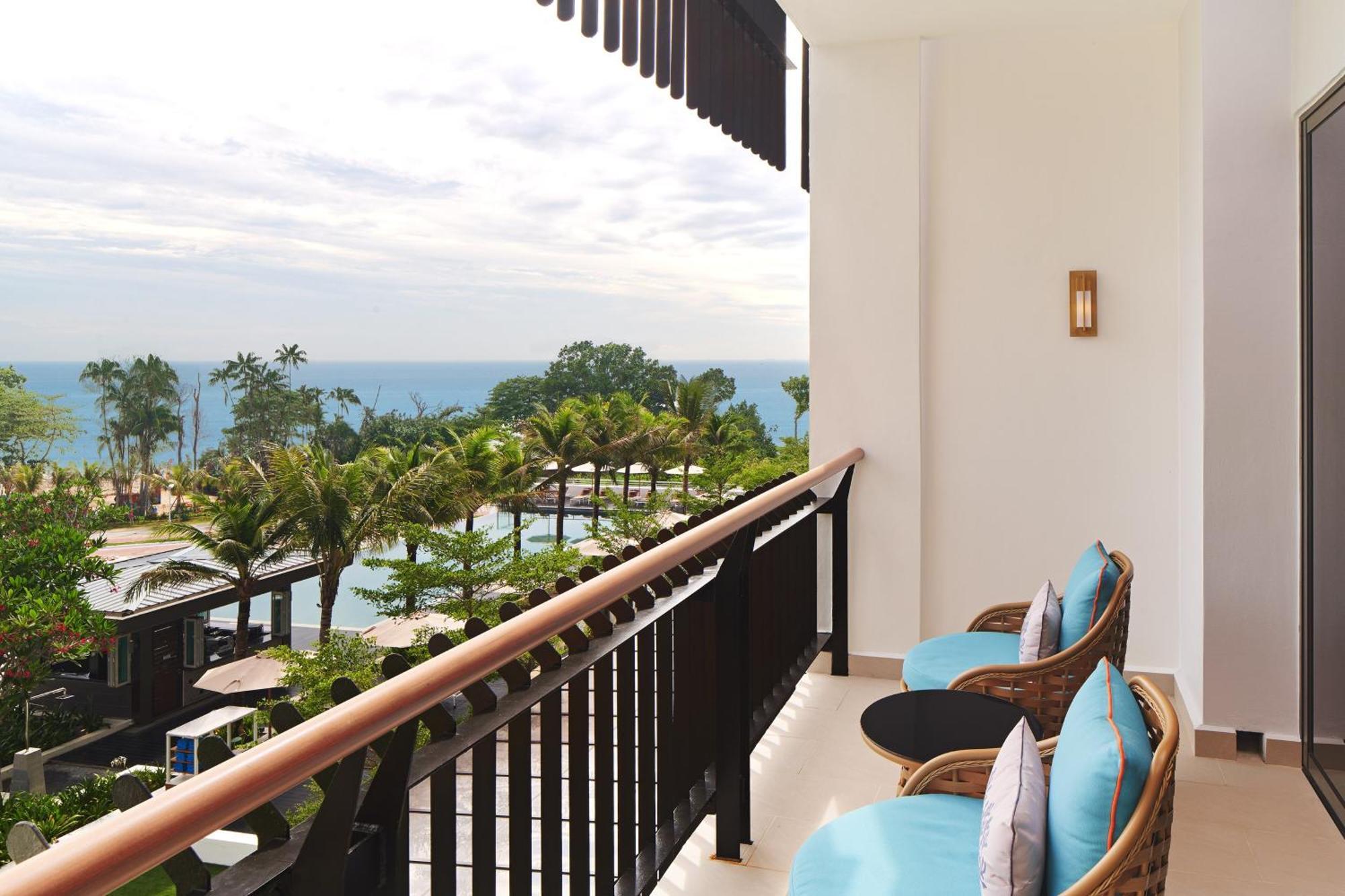 The Westin Desaru Coast Resort Exteriér fotografie A balcony at the resort