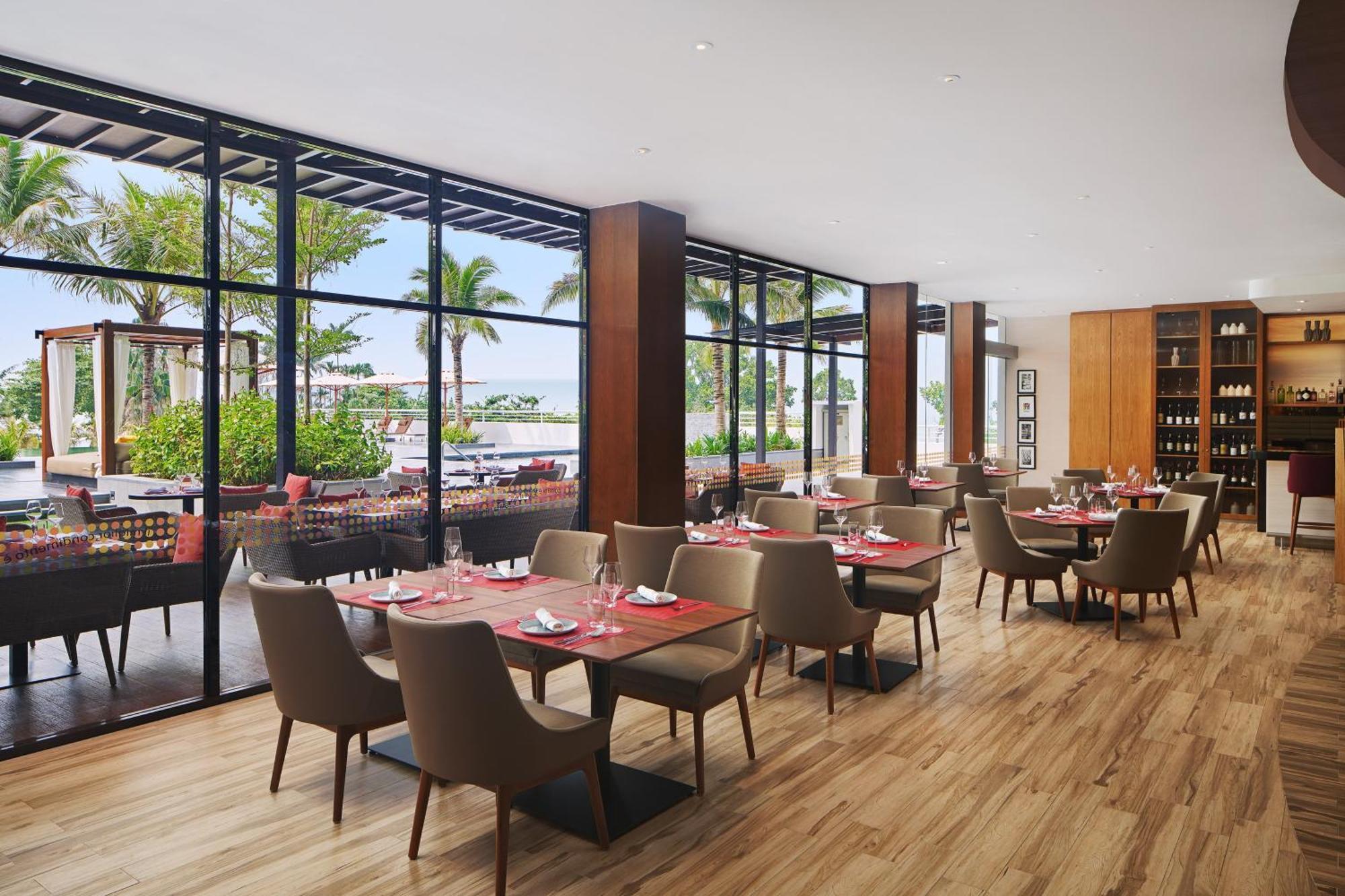 The Westin Desaru Coast Resort Exteriér fotografie The restaurant