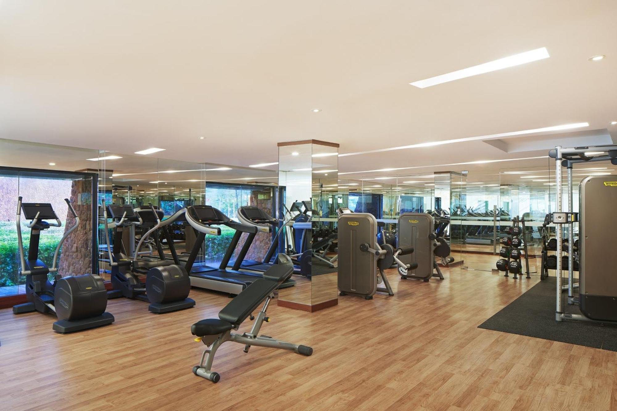 The Westin Desaru Coast Resort Exteriér fotografie The gym at the hotel