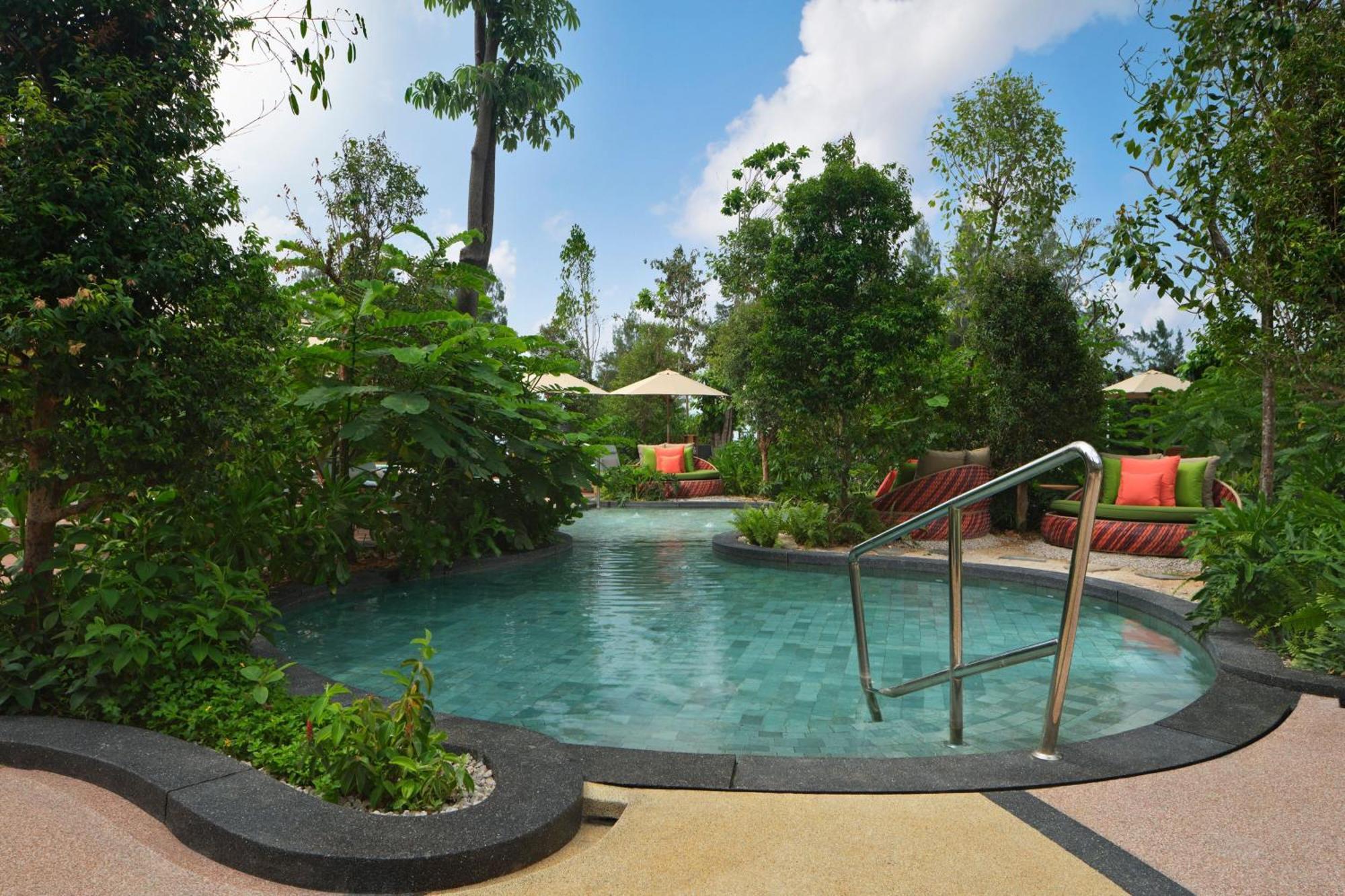 The Westin Desaru Coast Resort Exteriér fotografie The swimming pool at the hotel